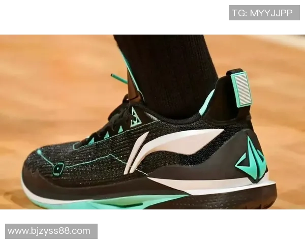 顶级球星青睐的足球鞋品牌揭秘 谁穿哪双鞋成为场上关键武器